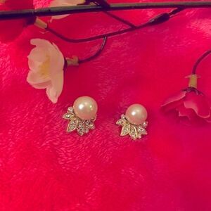 💥Swarovski Women’s Pearl Earrings , size OS